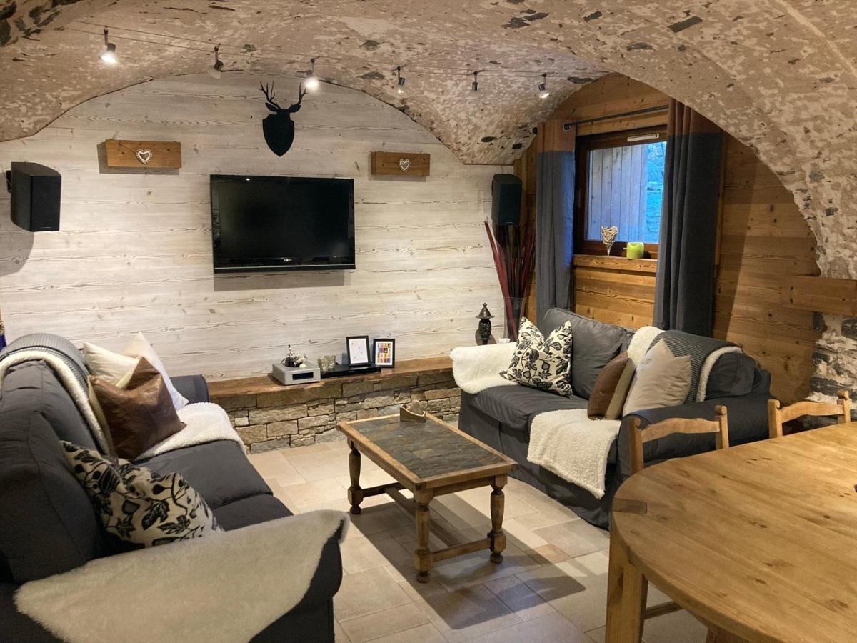 Two Bedroom Apartment La Voute, Chandon Near Meribel - Sleeps 4 Adults Or 2 Adults And 3 Children Les Allues Exterior photo